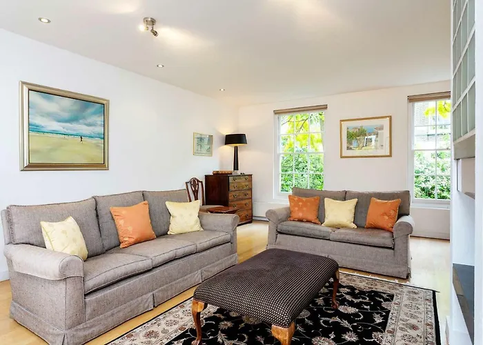 Veeve - Ladbroke Walk Villa London